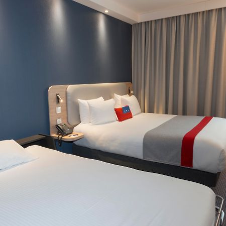 Holiday Inn Express Paris - Velizy By Ihg Esterno foto
