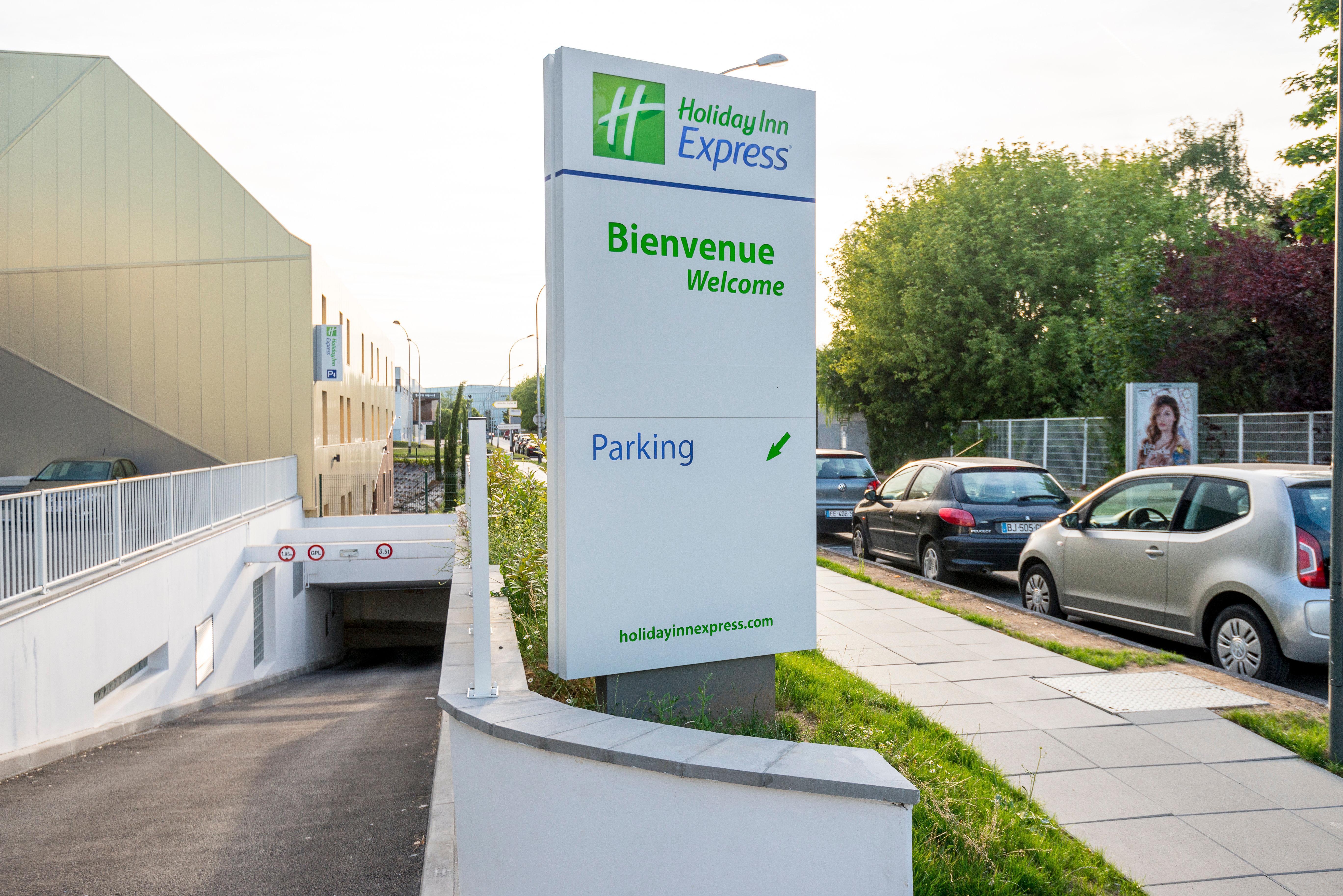 Holiday Inn Express Paris - Velizy By Ihg Esterno foto