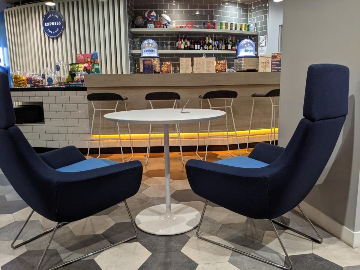 Holiday Inn Express Paris - Velizy By Ihg Esterno foto