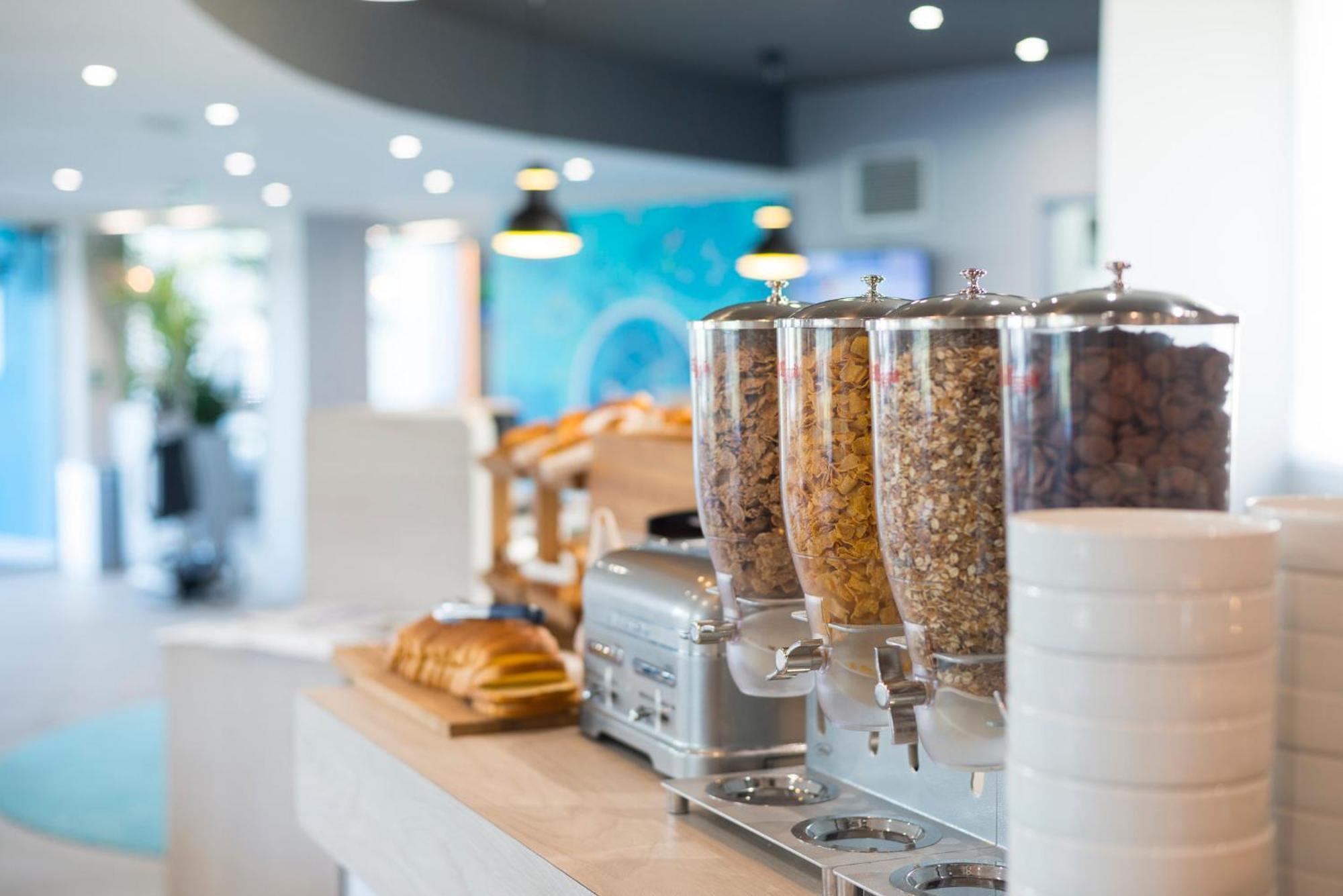 Holiday Inn Express Paris - Velizy By Ihg Esterno foto