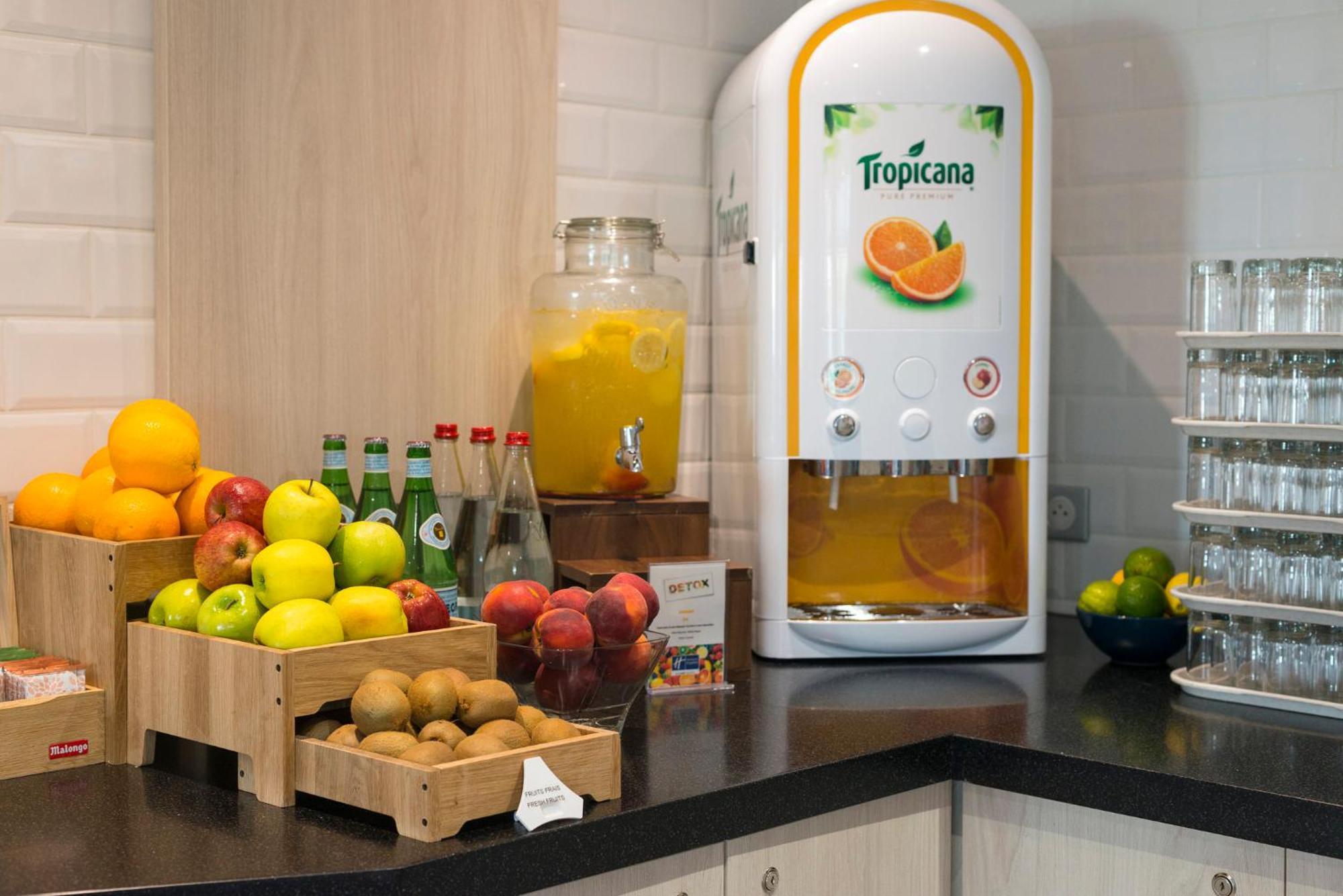 Holiday Inn Express Paris - Velizy By Ihg Esterno foto
